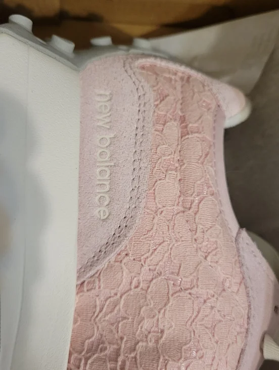 New Balance 327 Women's Pink Lace Accent with 'N' Logo ,size 7.very rare ! - Picture 12 of 15